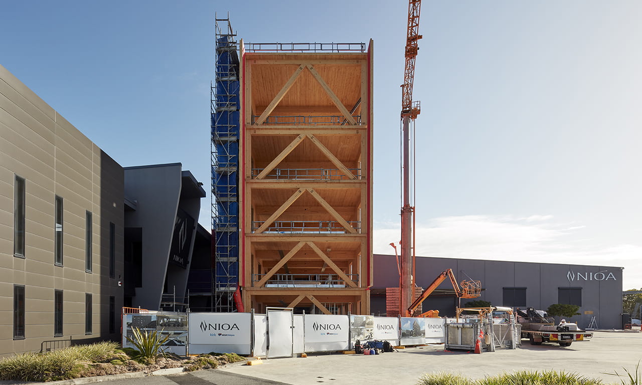 The use of timber allowed for a lightweight build on uneven site soil.
