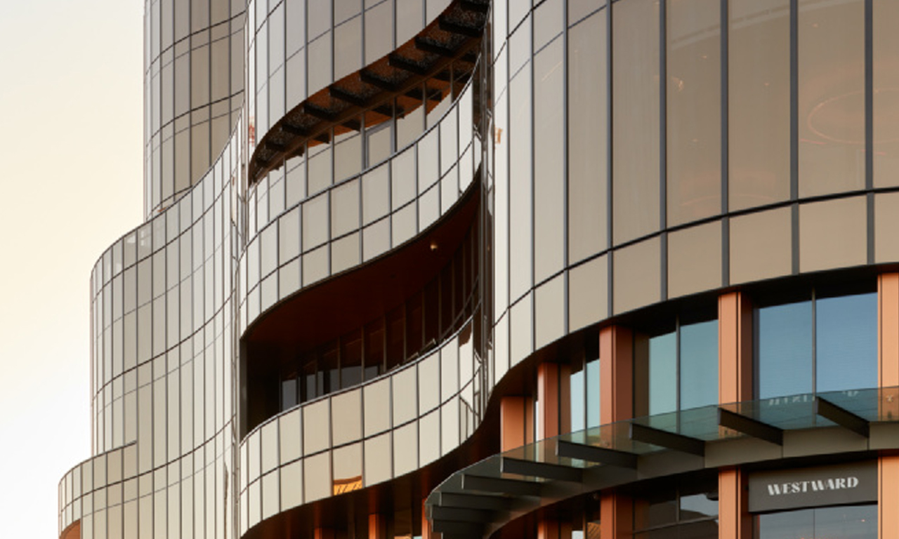 Aurecon worked closely with the heritage and building architects to blend the classic facade of the existing railway station with the contemporary form of the new project.