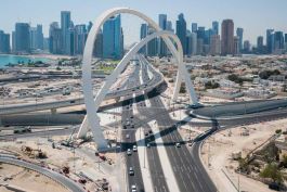 The iconic arches located at the 5/6 Interchange on Lusail Expressway (Image courtesy to Public Works Authority, Ashghal. Credit to KBR as the PMC)