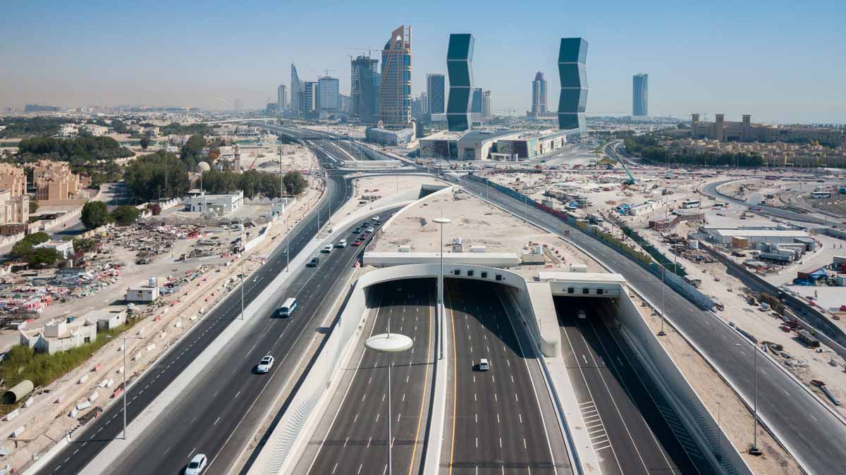 The Pearl Interchange toward Lusail City is a 3-level grade-separated interchange connecting the Pearl Islands and Lusail City. Image courtesy of Public Works Authority, Ashghal. Credit KBR as the PMC.