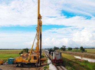 The Electrified Double Track Project enables interstate travel via electrified trains and serves over 320 kilometres from Ipoh to Padang Besar in Malaysia. Images courtesy of GCU.