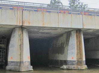 Aurecon designed the bridge bearing replacement system to enable the stage one works to proceed during traffic hours.