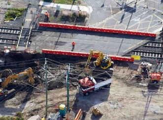 Aurecon helps remove dangerous level crossings to improve safety in Australian communities.