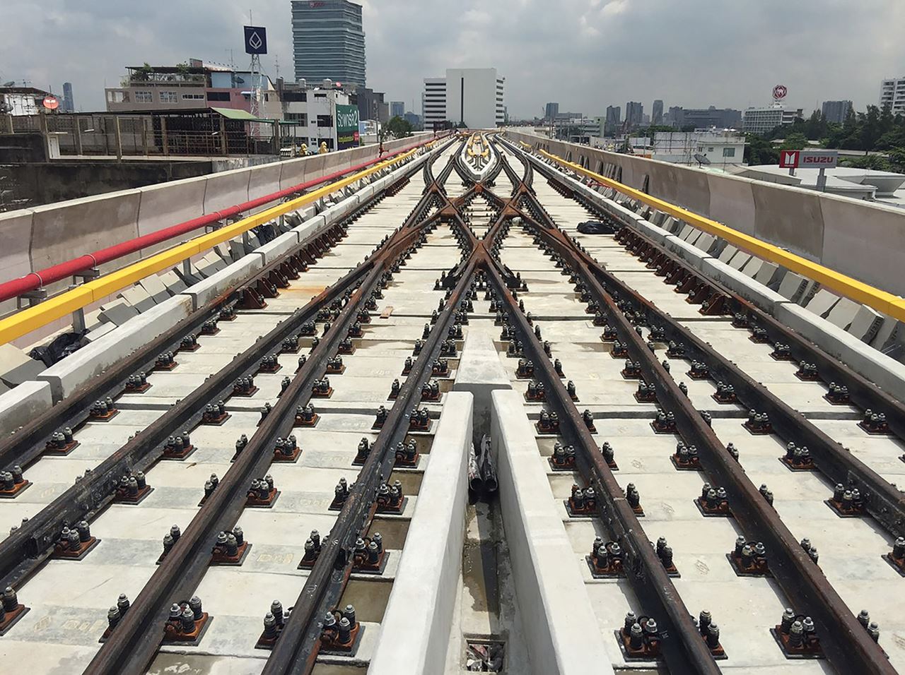 A close up of the MRTA Purple Line scissor crossover extension tracks.