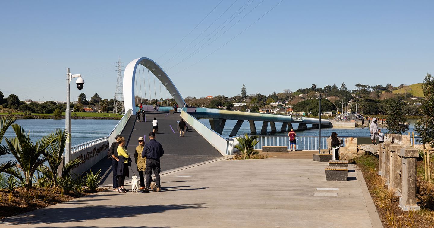 Ngā Hau Māngere is a pedestrian and cycling connection for Tāmaki Makaurau, Auckland’s Manukau Harbour. Image courtesy of Mark Scowen Photography.