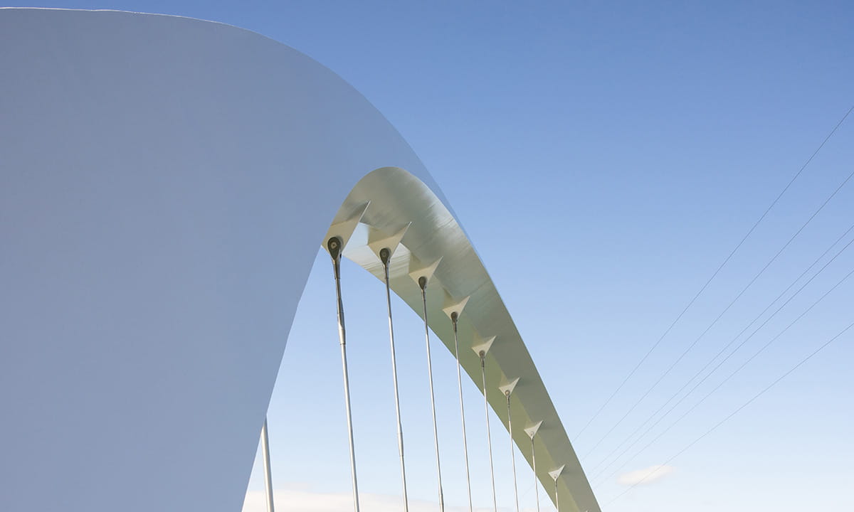 The Ngā Hau Māngere bridge’s distinctive curved aesthetic was challenging to design and construct. Image courtesy of Mark Scowen Photography.