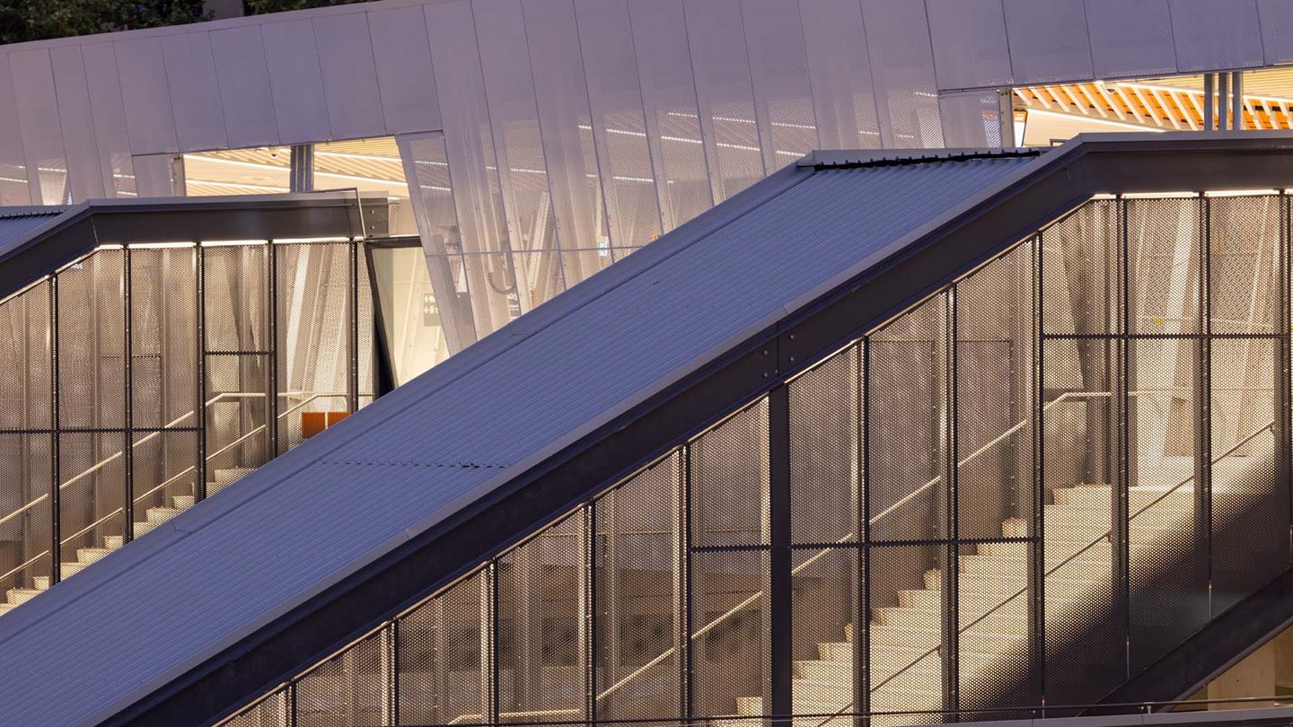 The heritage building relocated to ensure that new stairs and lift shafts as part of the new southern concourse.