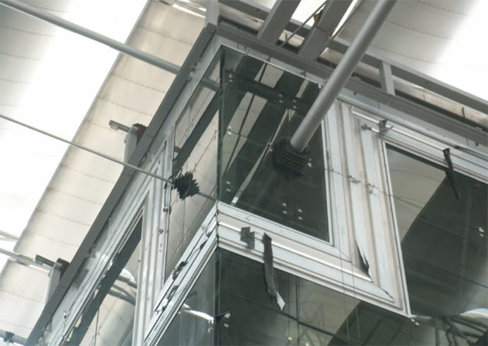 To create the facade of a building at the cutting edge of state-of-the-art technology required a very strict and close cooperation between all disciplines.
