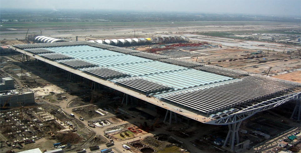 Aurecon worked in harmony with Kama JV, the facade specialist, and Airports of Thailand to design the glass wall and support system concept for the building facade.