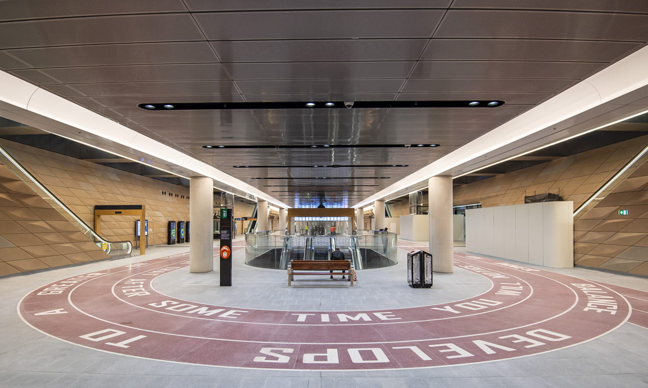The North-South concourse area features a ‘racetrack’ art piece by artist Rose Nolan. Image courtesy of Sydney Metro.