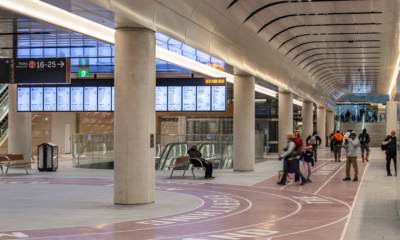 The North-South concourse is a transition zone linking Central Walk, the 80-metre-long and 19-metre-wide underground pedestrian link. Image courtesy of Sydney Metro.