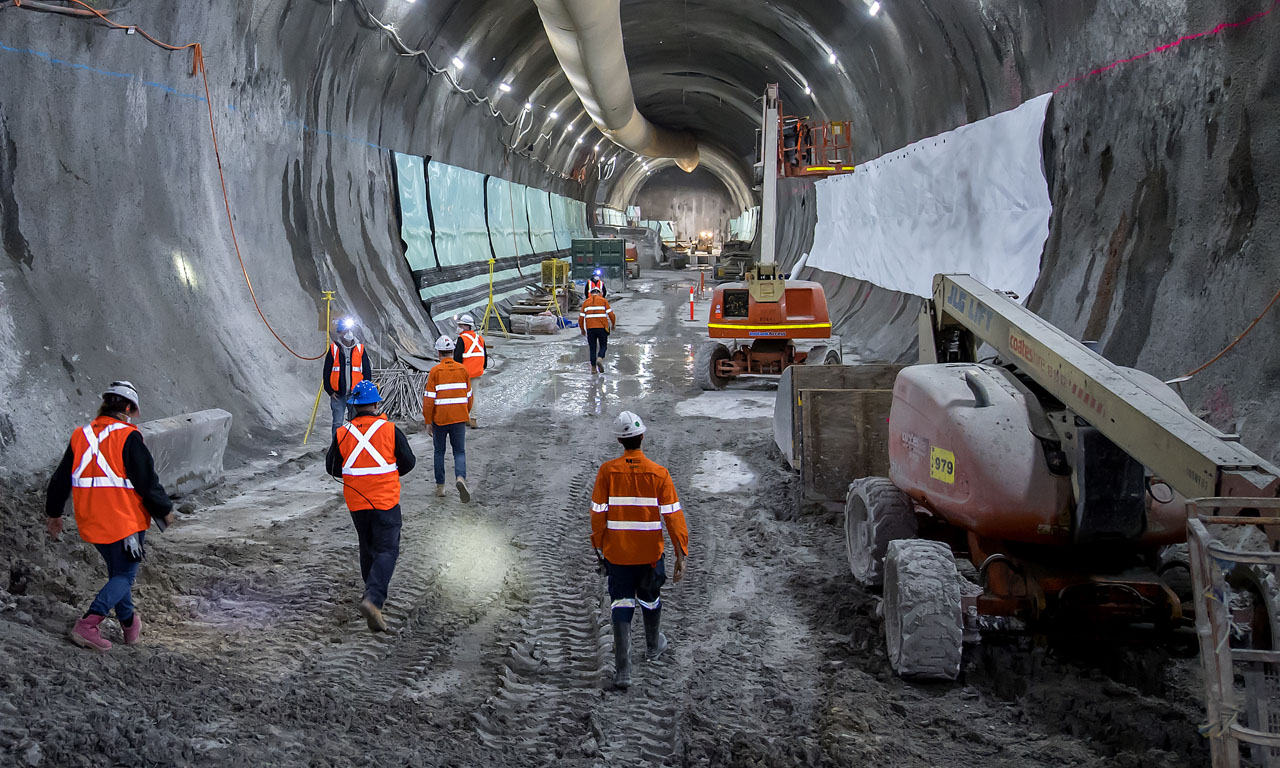 Tunnel under Gadigal Station (Pitt Street): is one of six substations featuring regenerative energy storage solutions, the first use of this technology on a high voltage network.