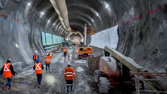 Delivering line-wide work to turn excavated tunnels into a working railway to Sydney Metro.