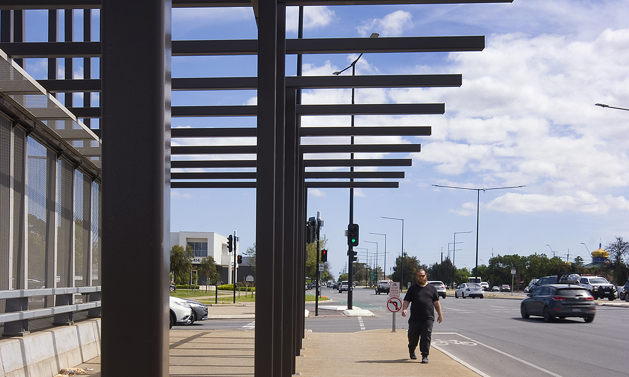 Parallel surface (at-grade) roads along the length of the lowered motorway to connect most local roads and arterial roads to South Road.