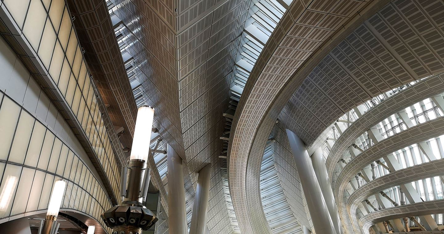 Hong Kong West Kowloon Station gives passengers a feeling of grandeur and elegance with all the open space.