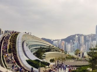 With Aurecon’s support to bring this idea to life, the Hong Kong West Kowloon Station now provides a green oasis and a pleasant strolling route for visitors to enjoy stunning views of the city.