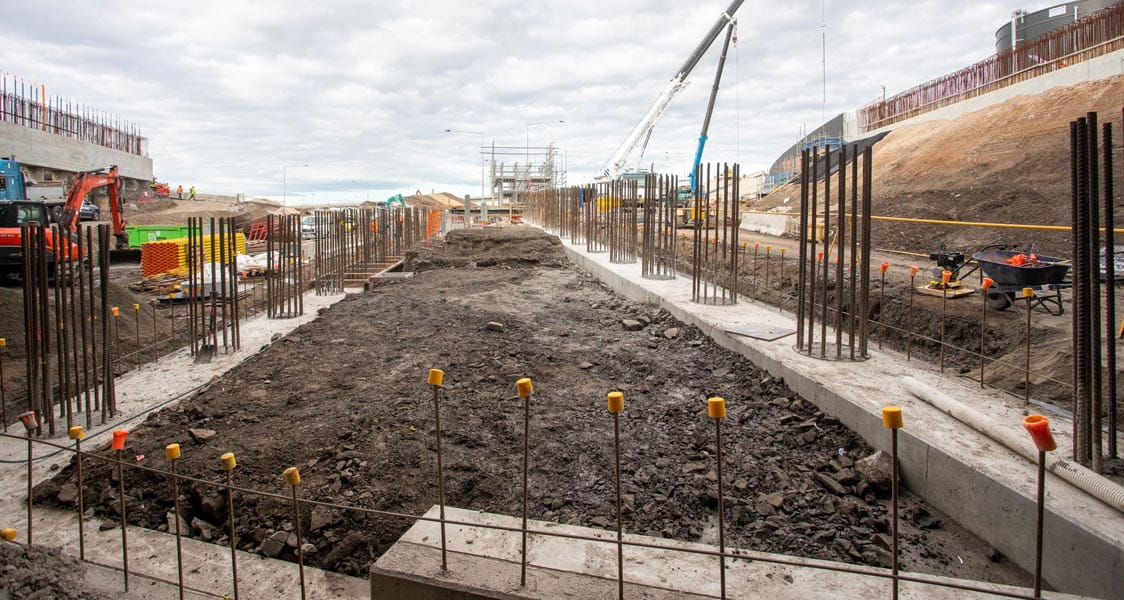 An integrated digital 3D model was developed for the tunnel and internal structures to establish the optimum spatial requirements and space proofing for the large span and tunnel length.