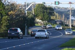 During the first three months of the trial, Aurecon recorded an average of 1 900 cars per hour traveling along Whangaparaoa Road during peak periods... 