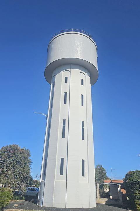 Bordertown's existing 0.45 ML elevated storage tank.